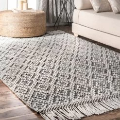 NuLOOM Hand Woven Darlene Tassel Area Rug
