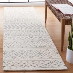 Metro MET353 Hand Tufted Area Rug - Safavieh