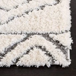 Angelique Geometric Design Loomed Rug - Safavieh