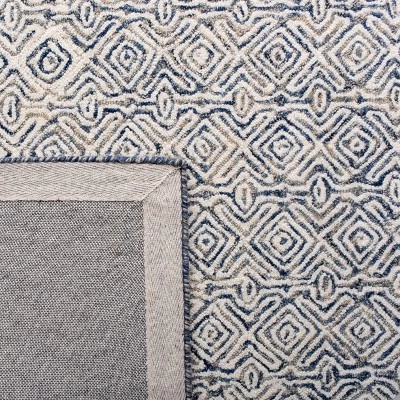 Micro-Loop MLP526 Hand Tufted Area Rug - Safavieh 4 Micro-Loop MLP526 Hand Tufted Area Rug - Safavieh - Image 4