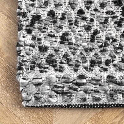 NuLOOM Natosha Indoor/Outdoor Chevron Striped Area Rug 4 NuLOOM Natosha Indoor/Outdoor Chevron Striped Area Rug - Image 4