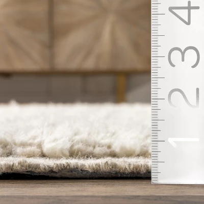 Arvin Olano X RugsUSA - Crissy Crosshatch Shag Wool Area Rug 2 Arvin Olano X RugsUSA - Crissy Crosshatch Shag Wool Area Rug - Image 2