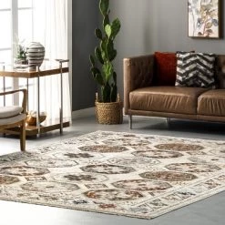 NuLOOM Astrid Traditional Motif Fringe Area Rug